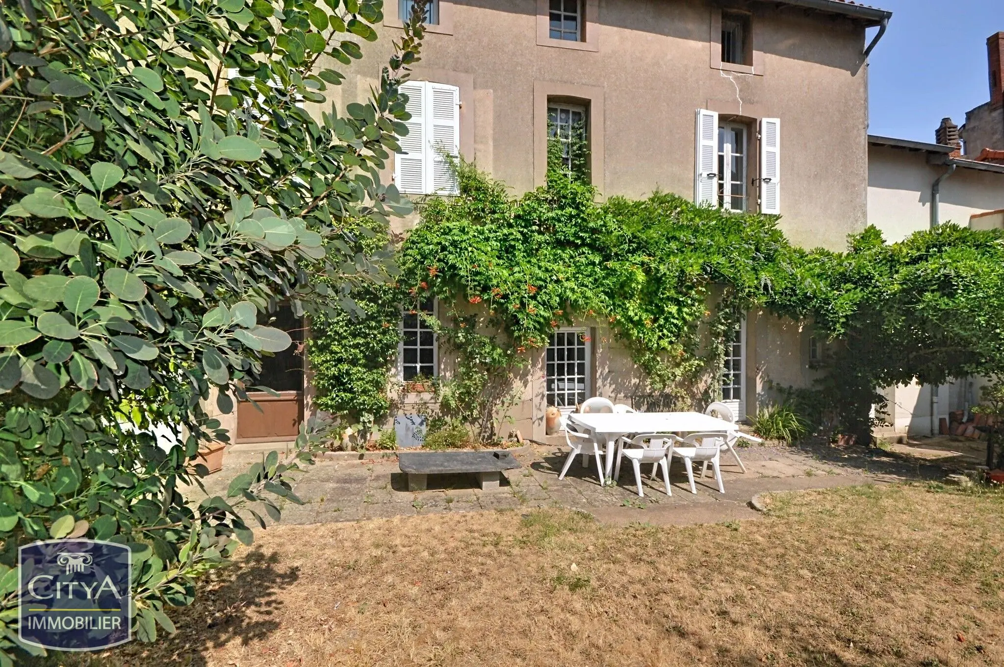 Photo 1 Maison 10 pièces 258m²