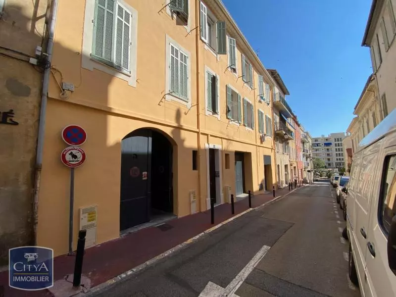 Photo 1 Local Professionnel 1 pièce 100m²