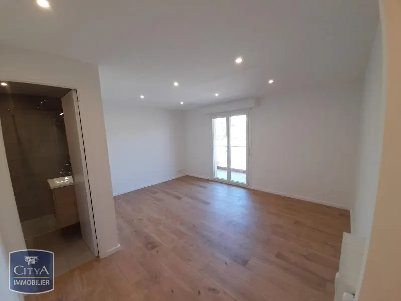 Photo 1 Appartement 1 pièce 29.87m²