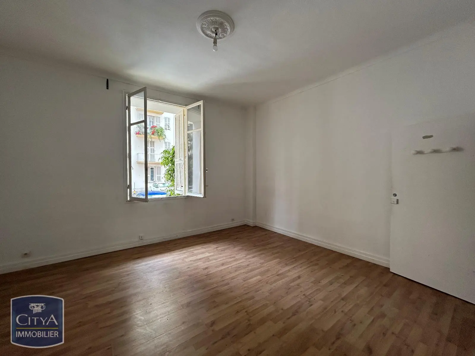 Photo 1 Appartement 1 pièce 35.39m²