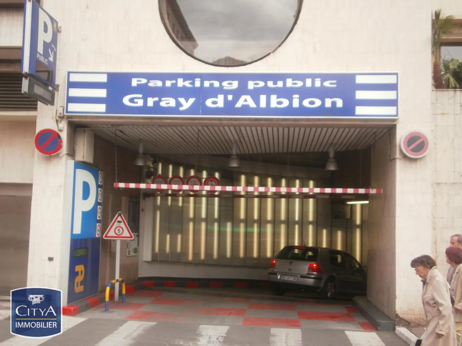 Photo 1 Parking
