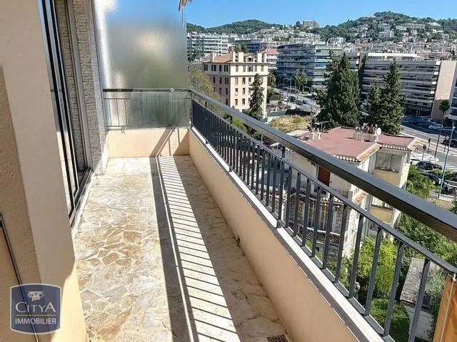 Photo 2 Appartement 1 pièce 30.17m²