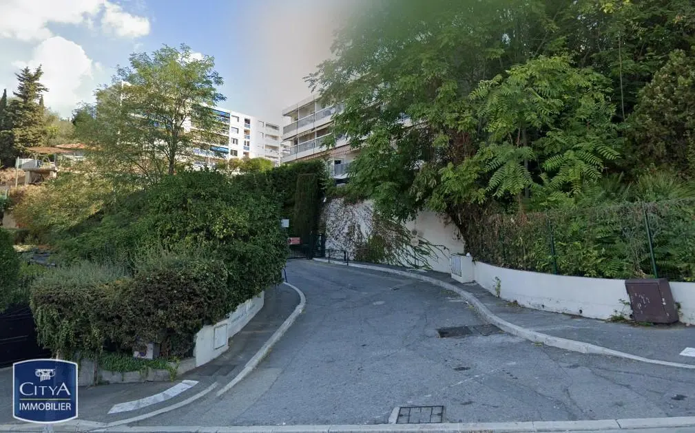 Photo 1 Parking