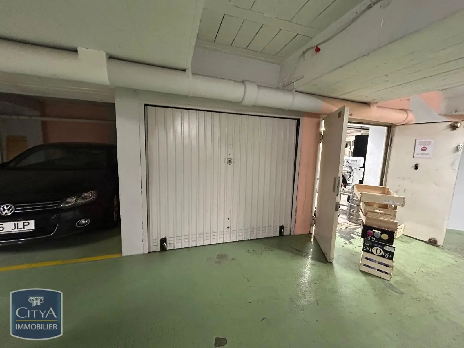 Photo 1 Parking