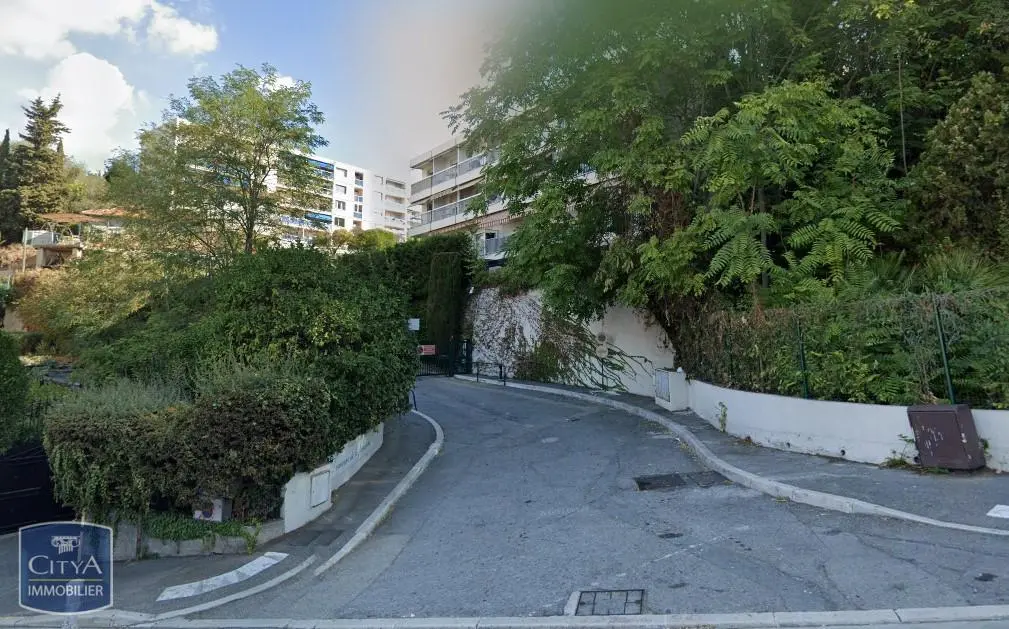 Photo 1 Parking