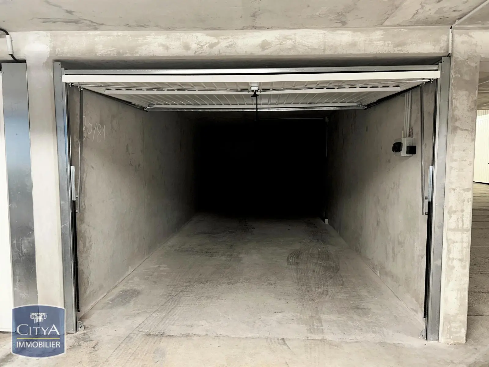 Photo 4 Parking