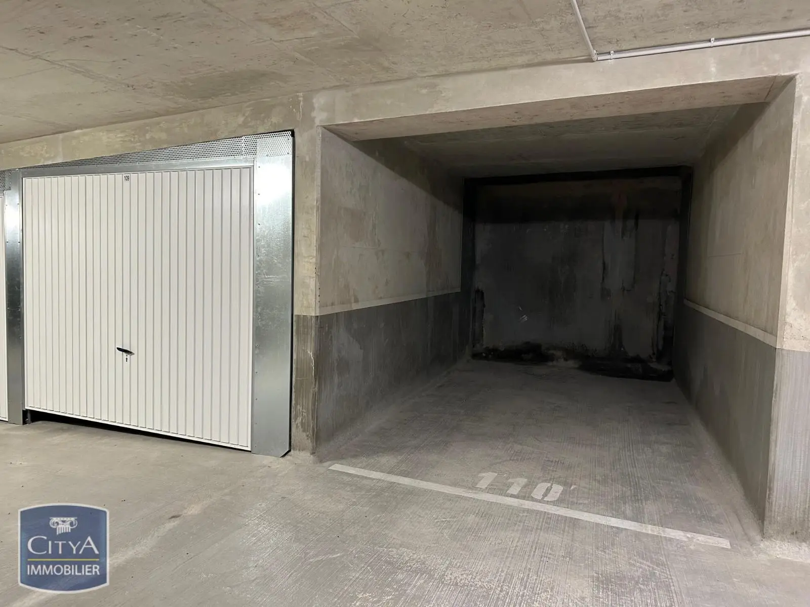 Photo 2 Parking