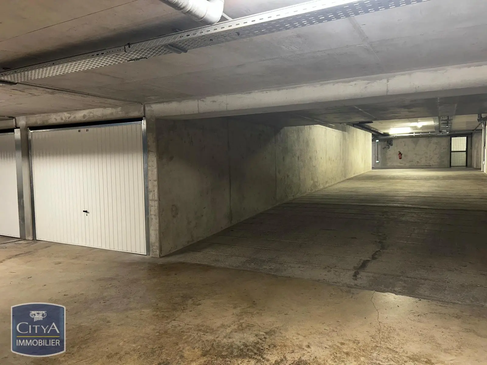 Photo 1 Parking