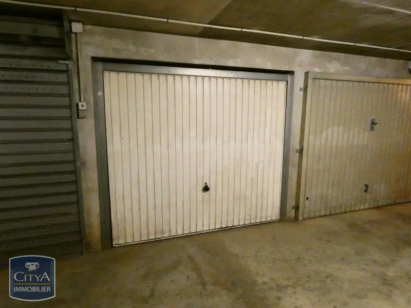 Photo 2 Parking