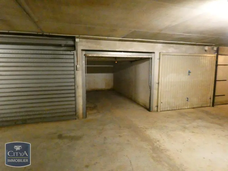 Photo 3 Parking