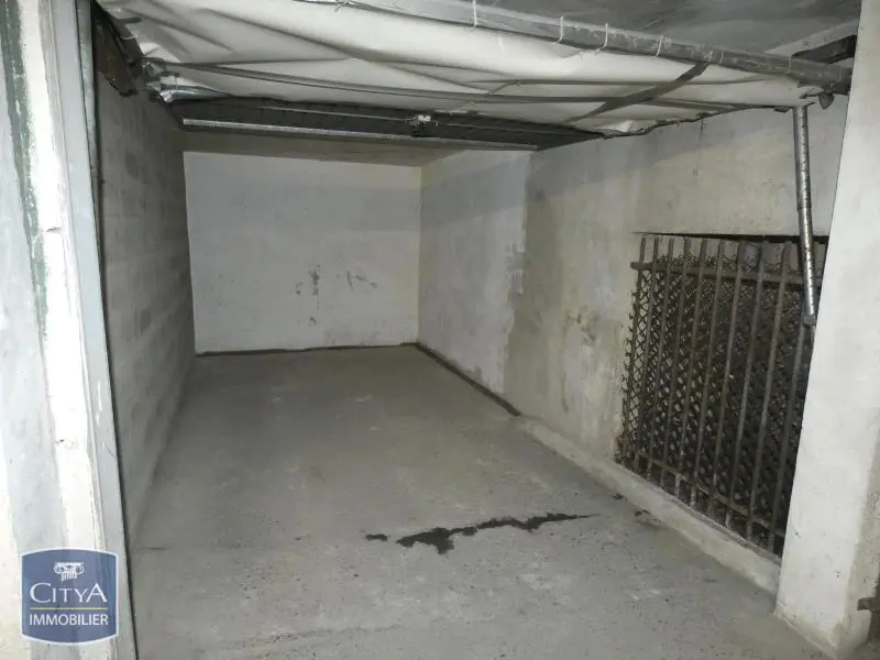 Photo 2 Parking
