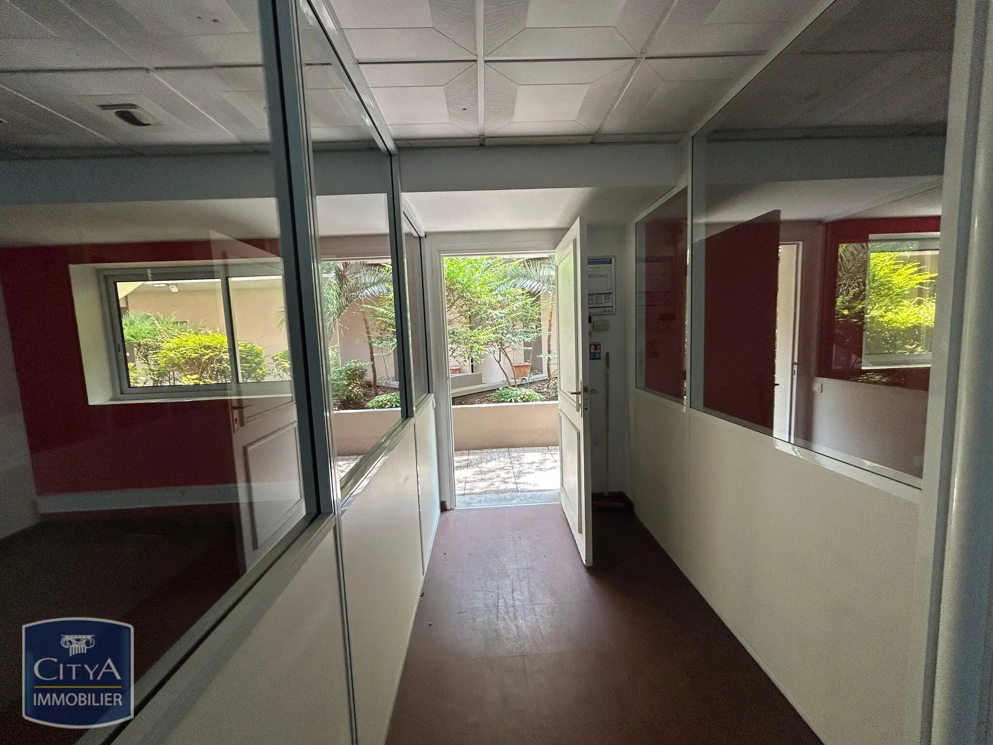 Photo 4 Local Commercial 220m²