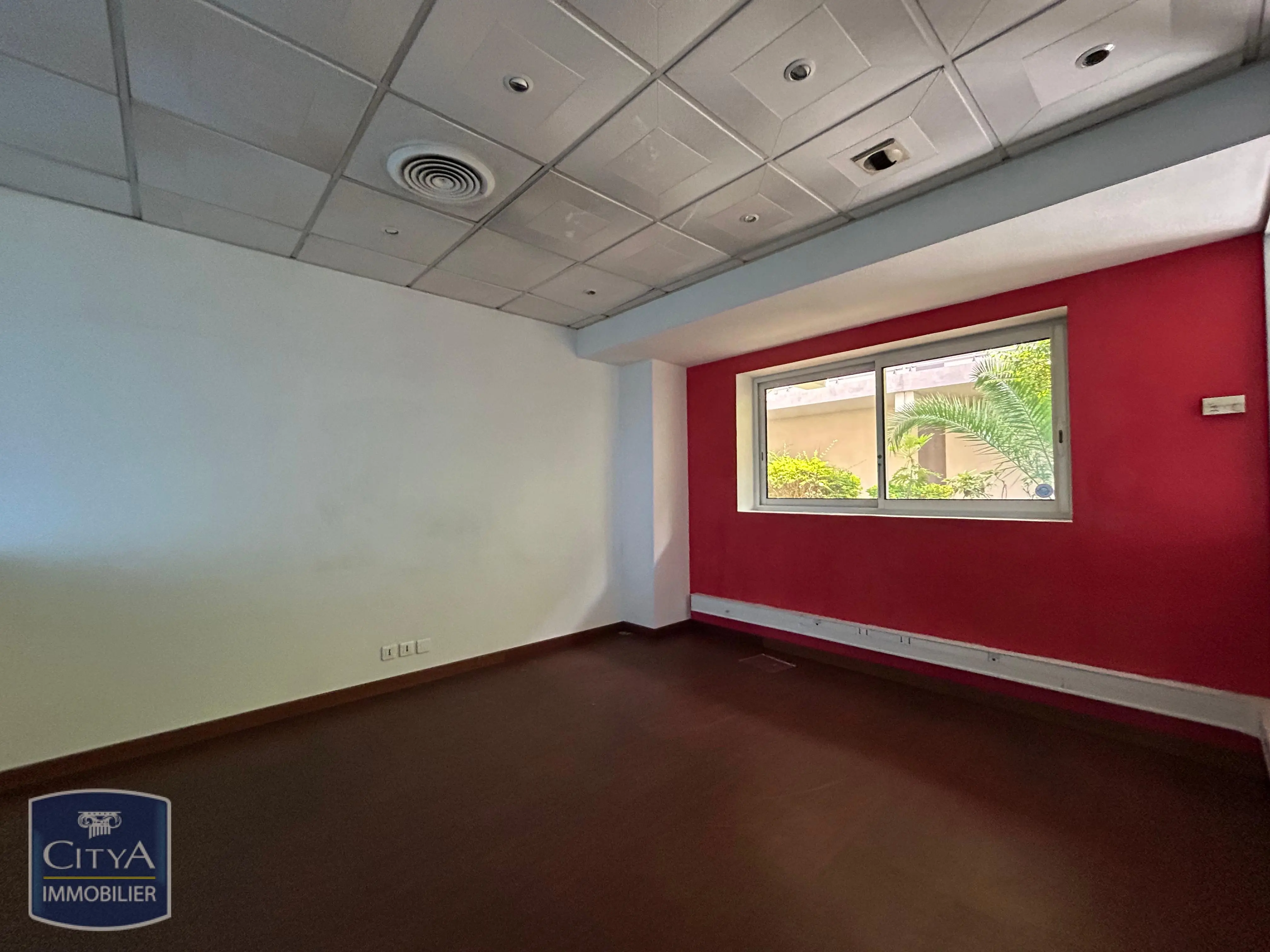 Photo 2 Local Commercial 220m²