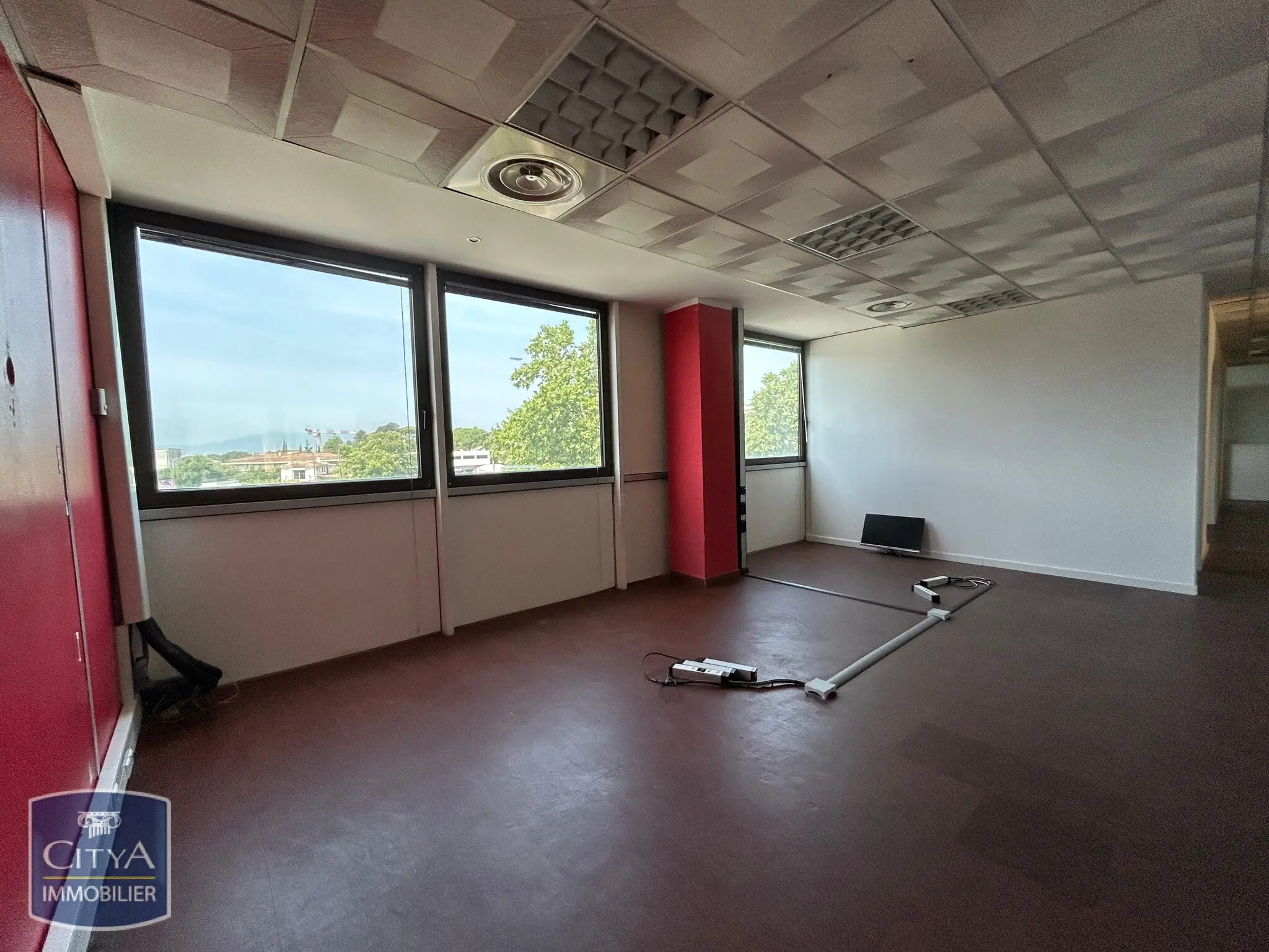 Photo 3 Local Commercial 220m²