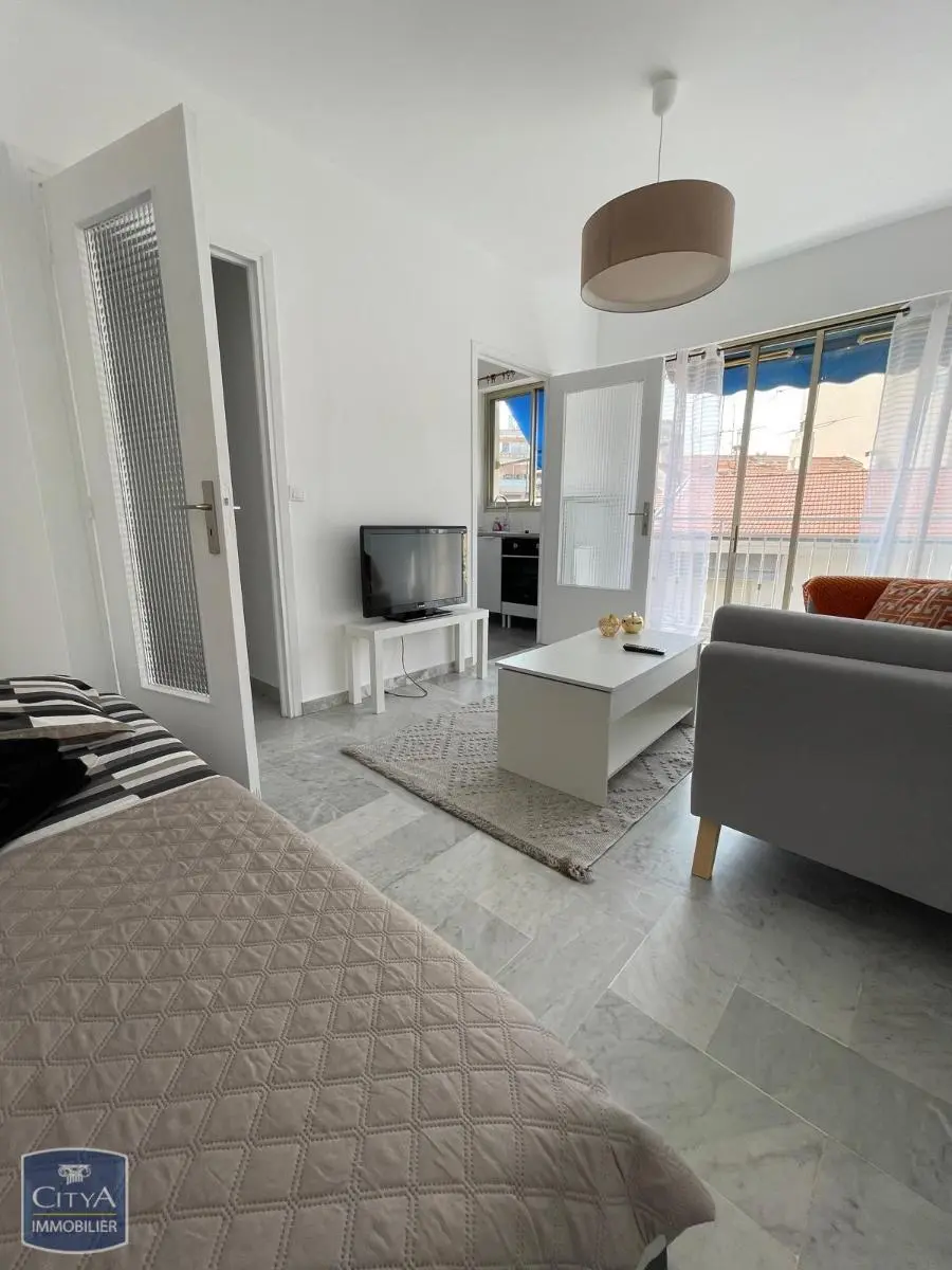 Photo 2 Appartement 1 pièce 28m²