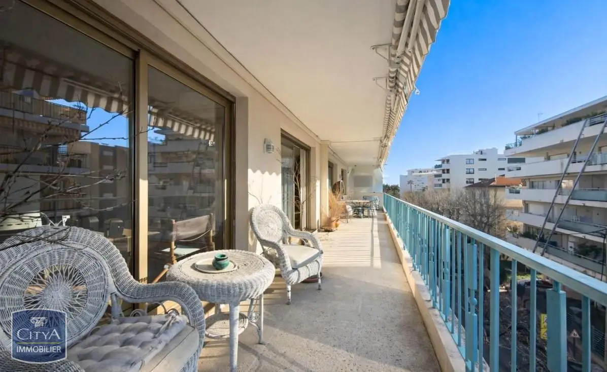 Photo 1 Appartement 4 pièces 172.89m²