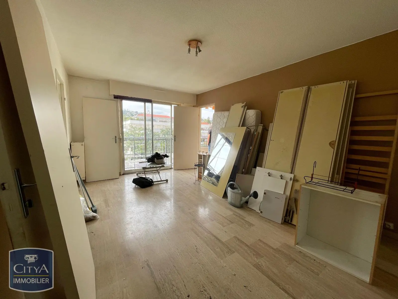 Photo 1 Appartement 1 pièce 28m²