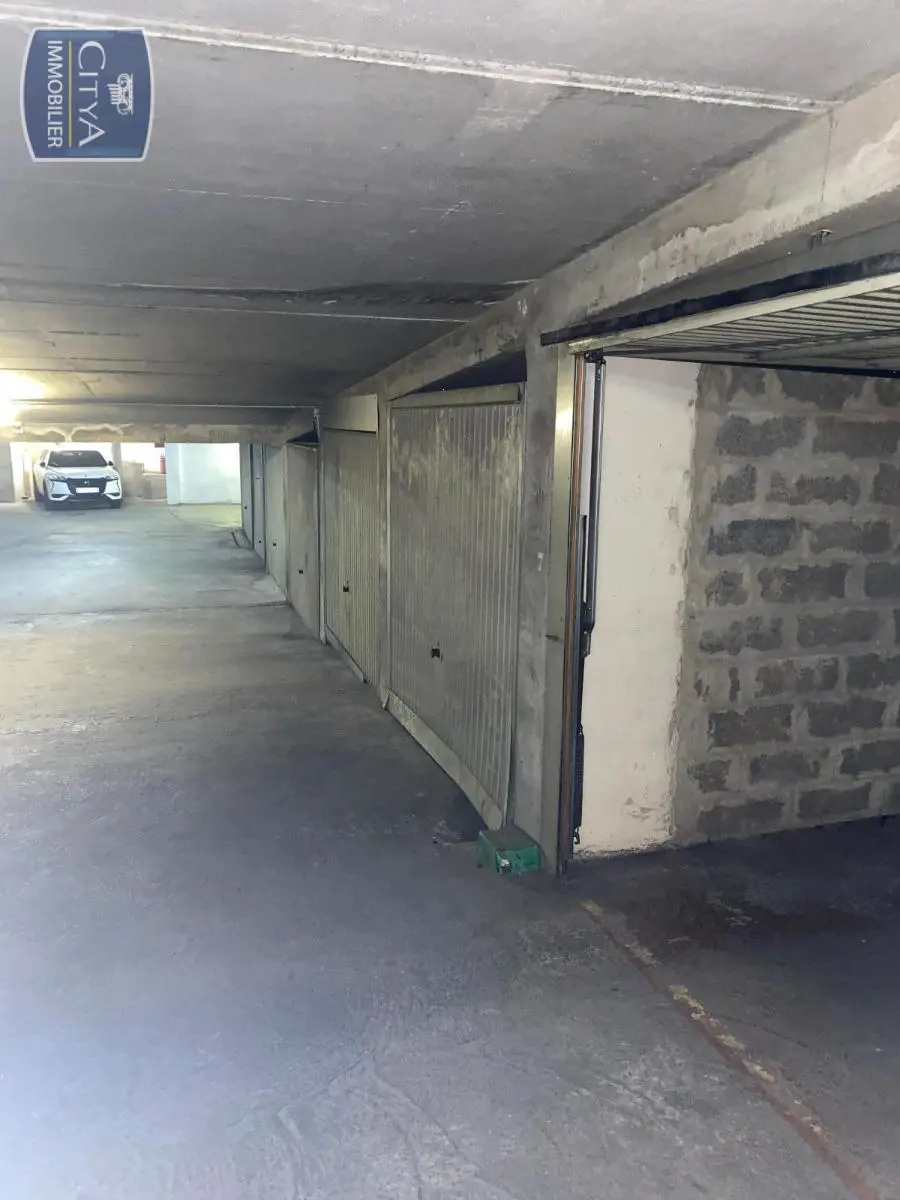 Photo 2 Parking
