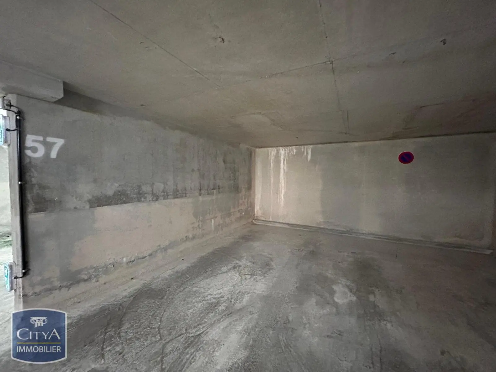 Photo 3 Parking