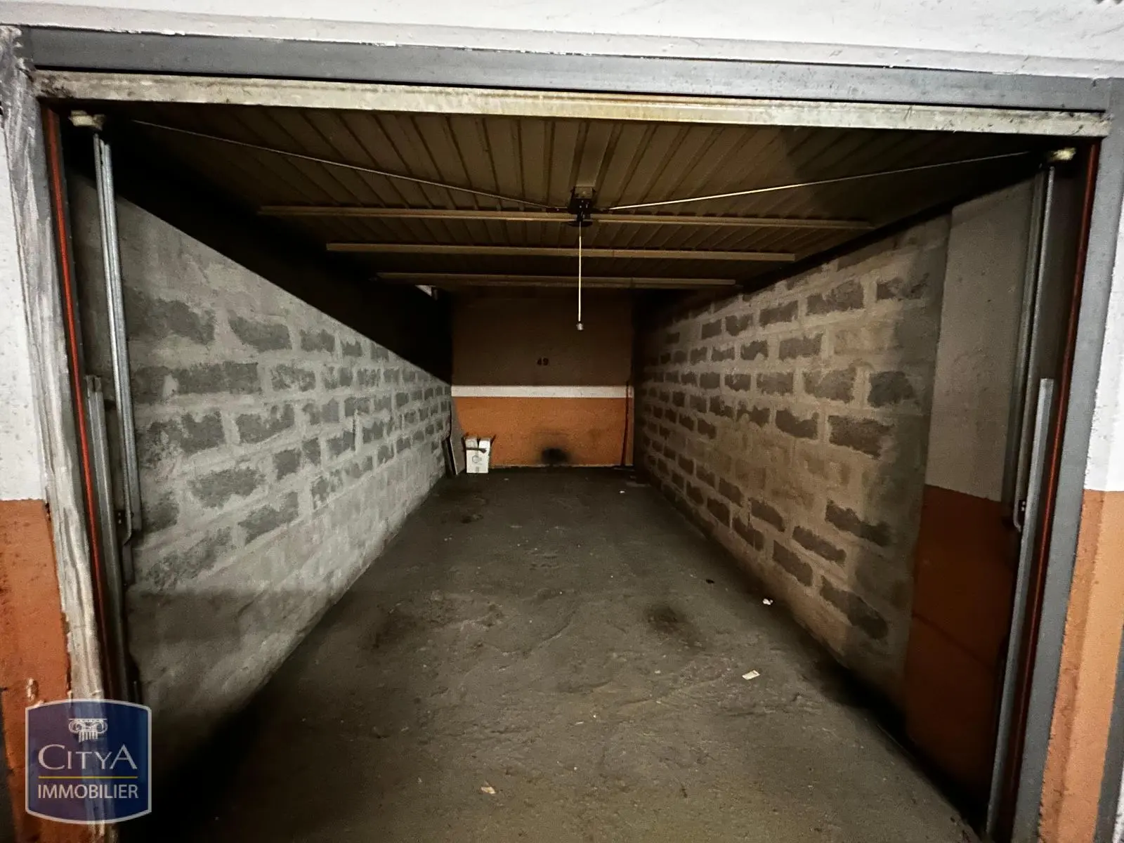Photo 1 Parking