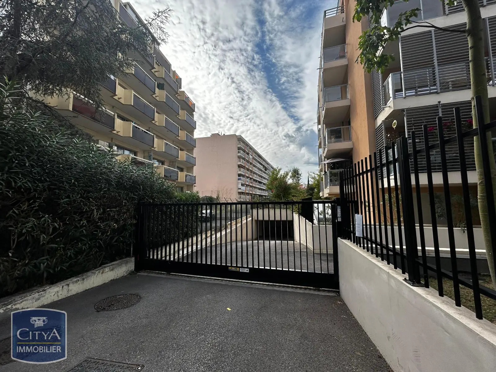 Photo 1 Parking