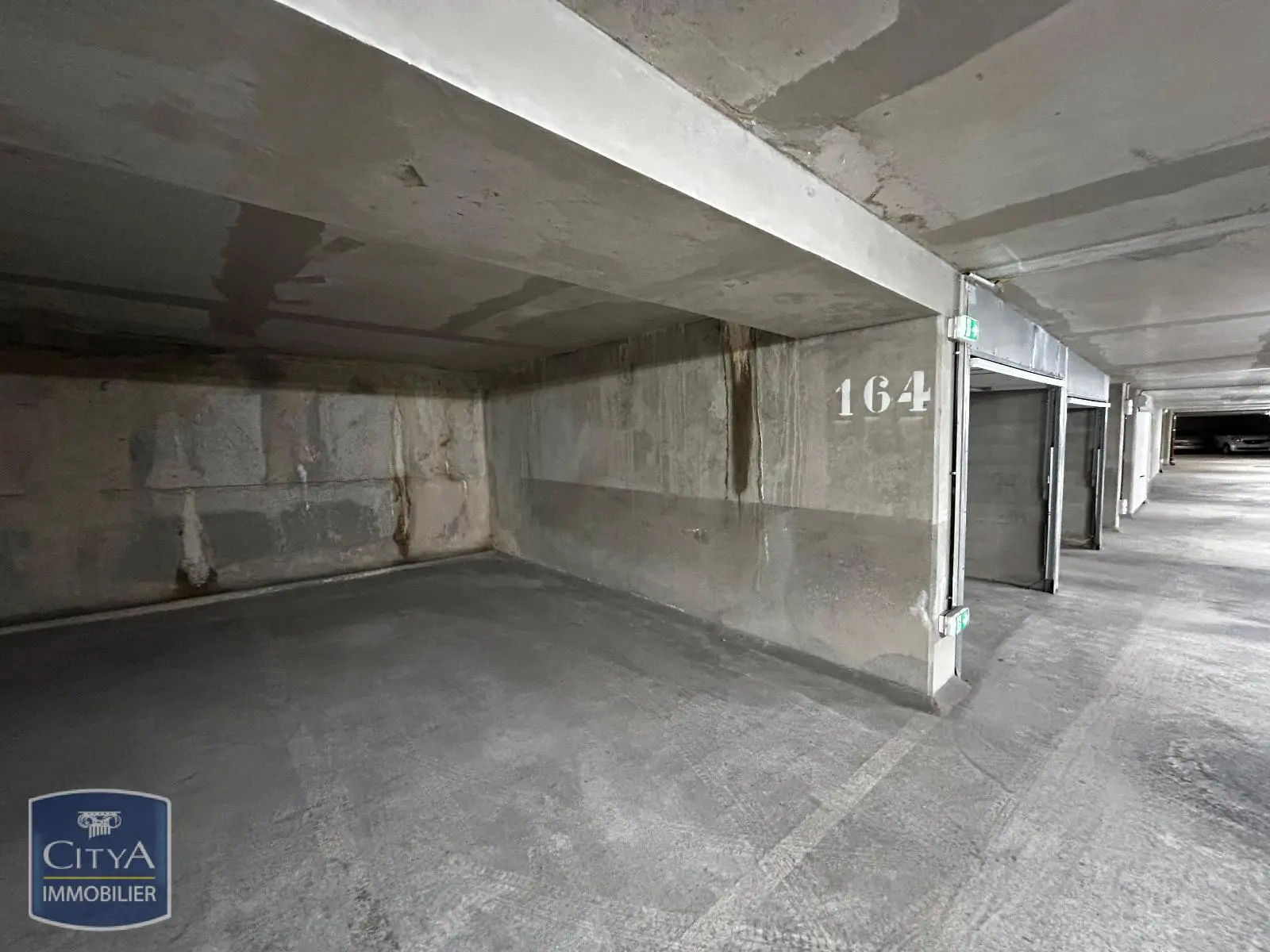 Photo 2 Parking