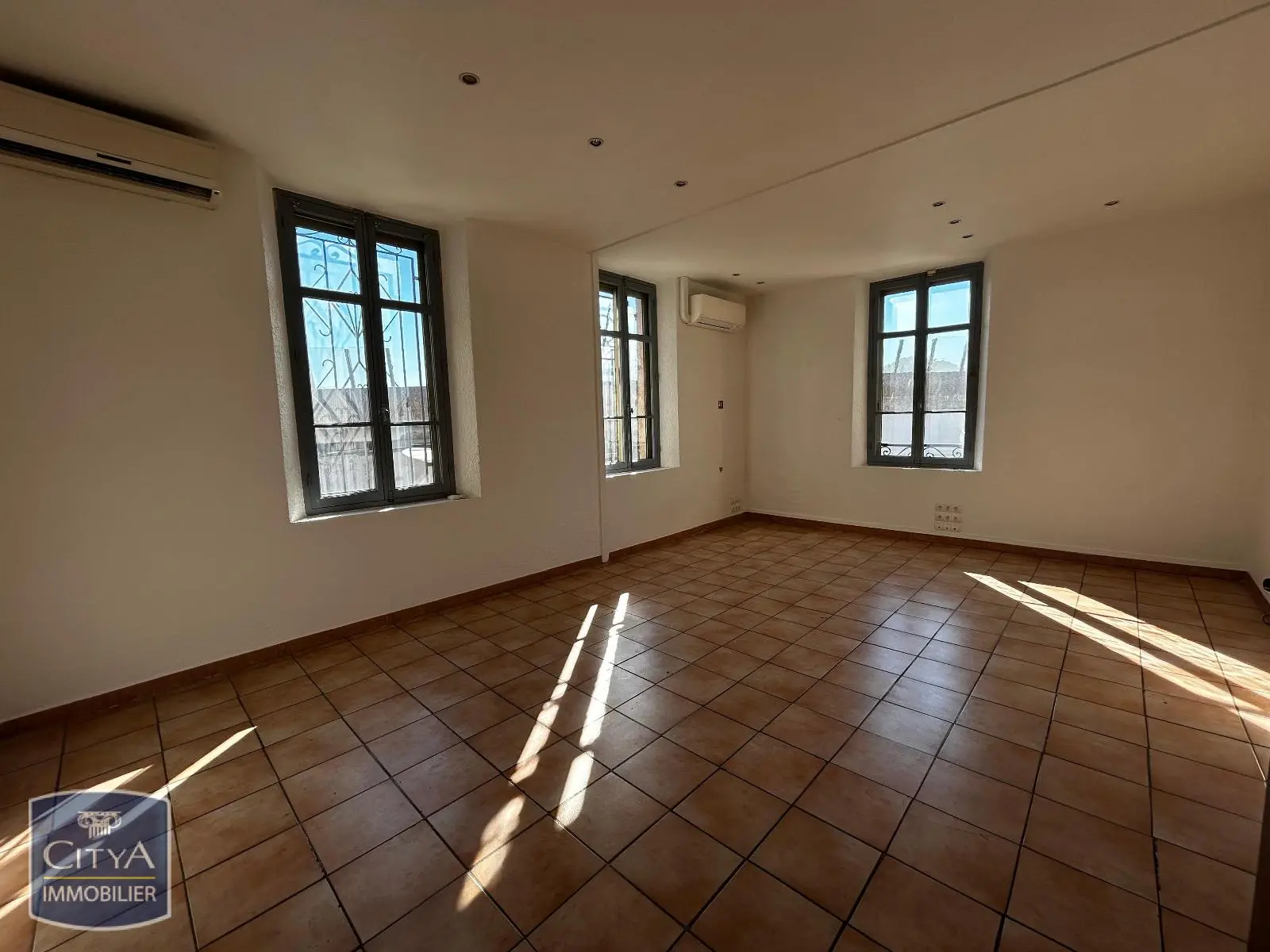 Photo 2 Local Professionnel 4 pièces