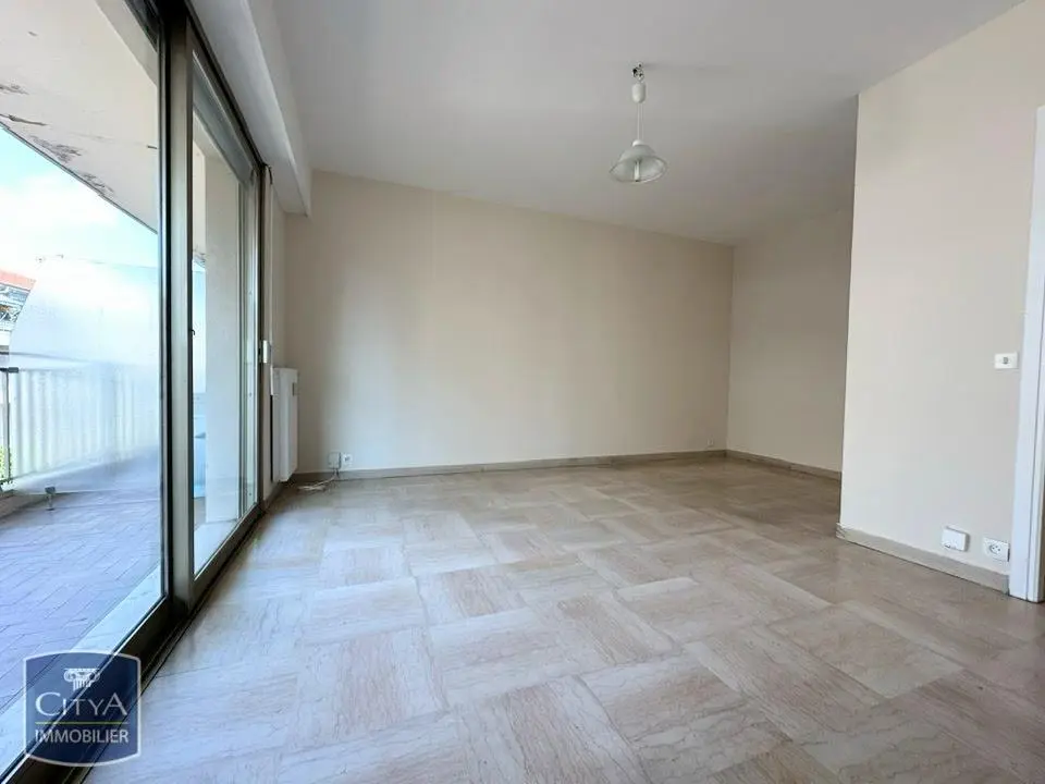 Photo 1 Appartement 1 pièce 28m²