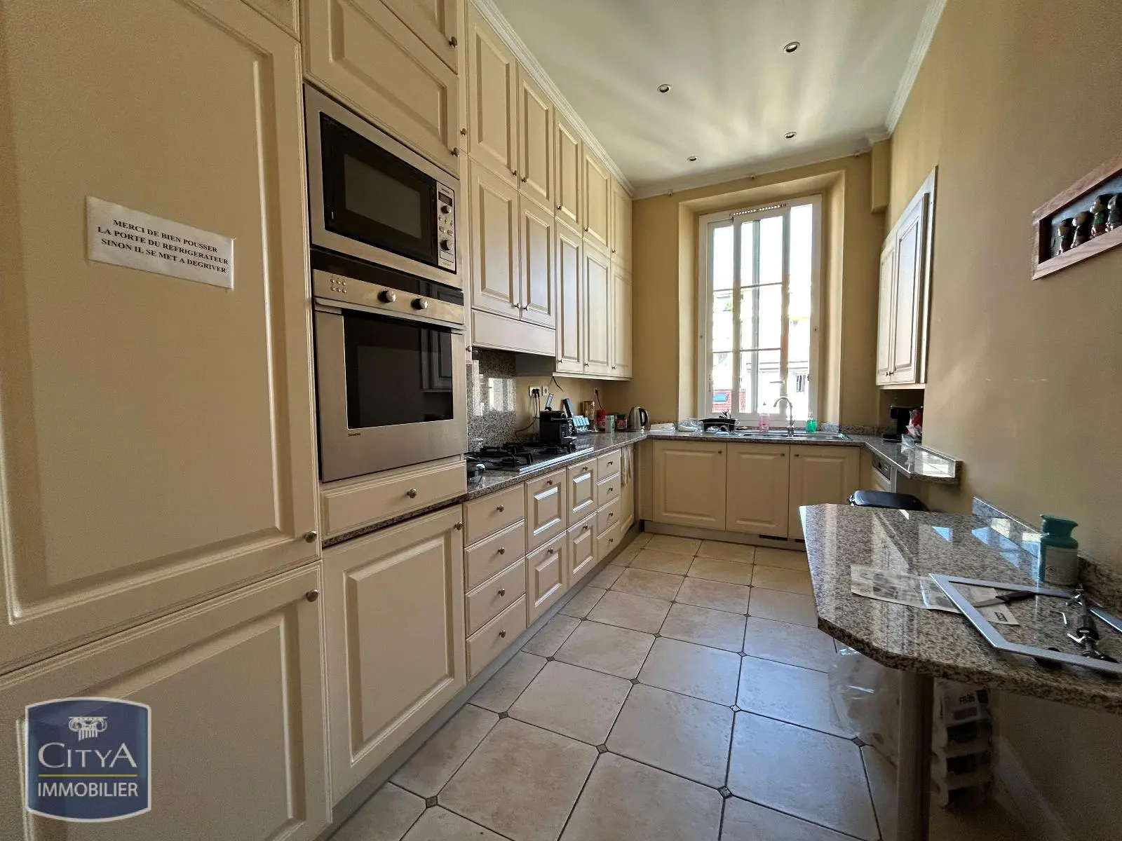 Photo 3 Local Commercial 166m²