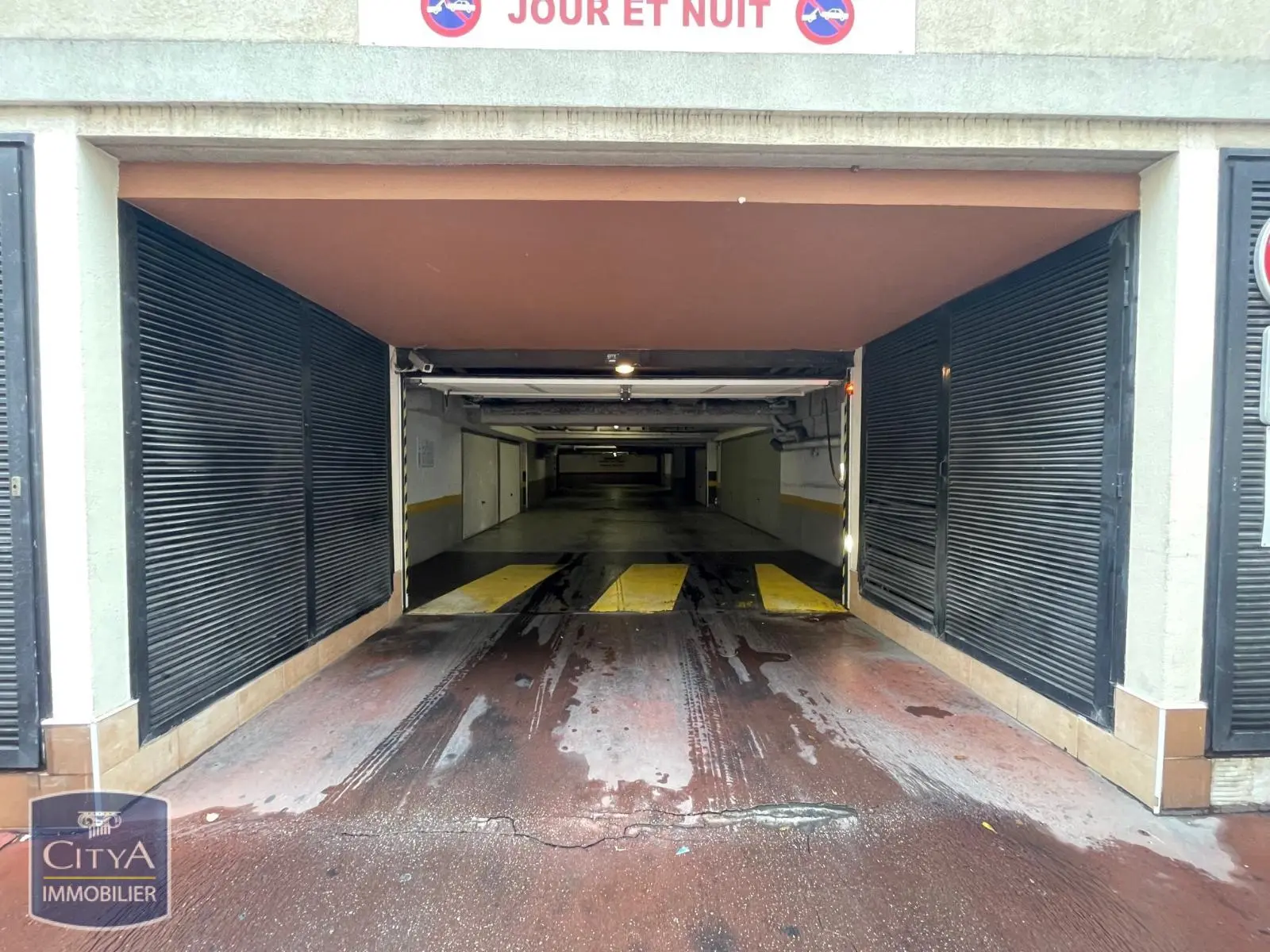 Photo 1 Parking