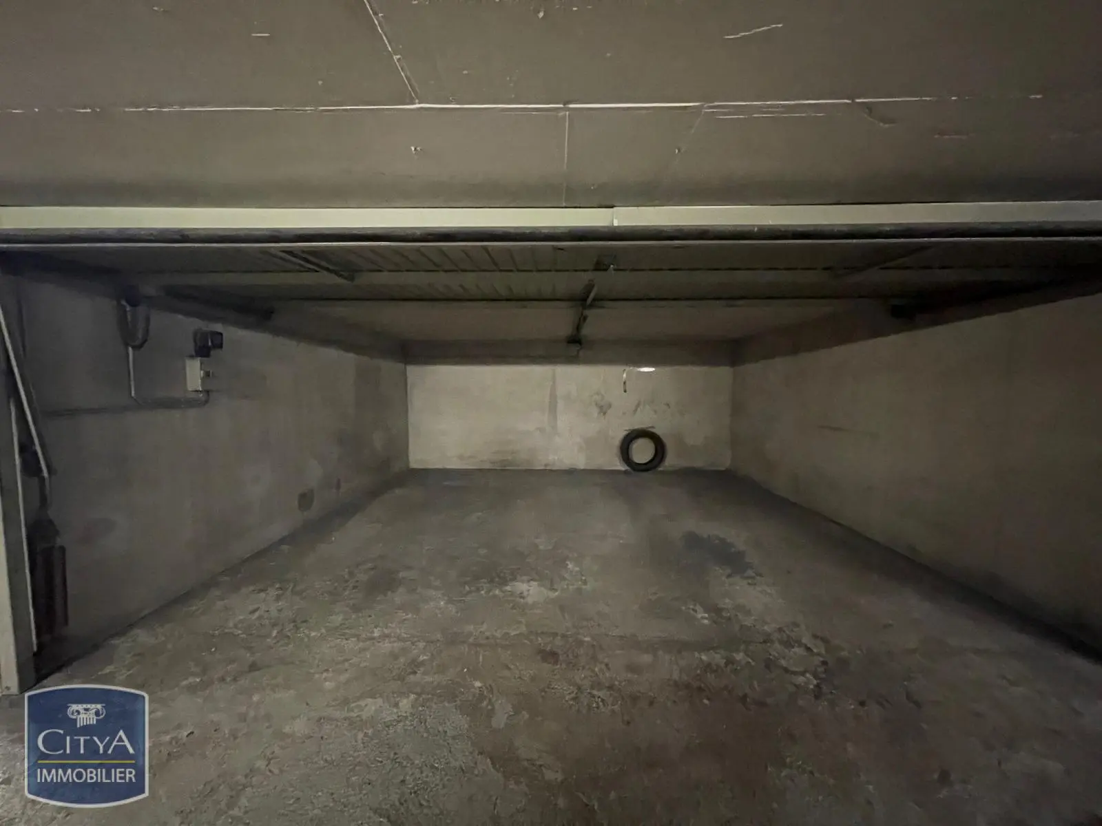 Photo 2 Parking