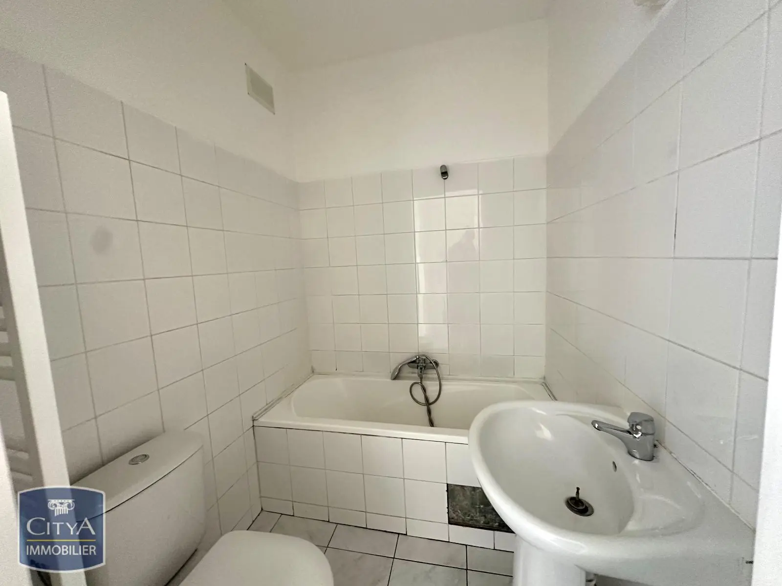 STUDIO CENTRE VILLE RUE DELILLE A LOUER