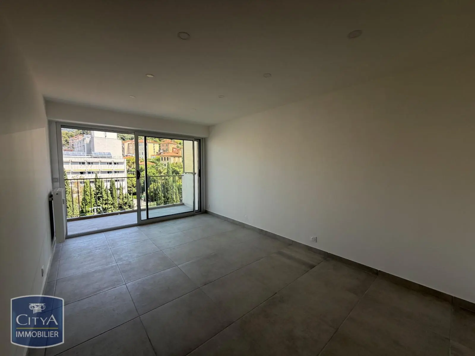 Photo 1 Appartement 1 pièce 33.22m²