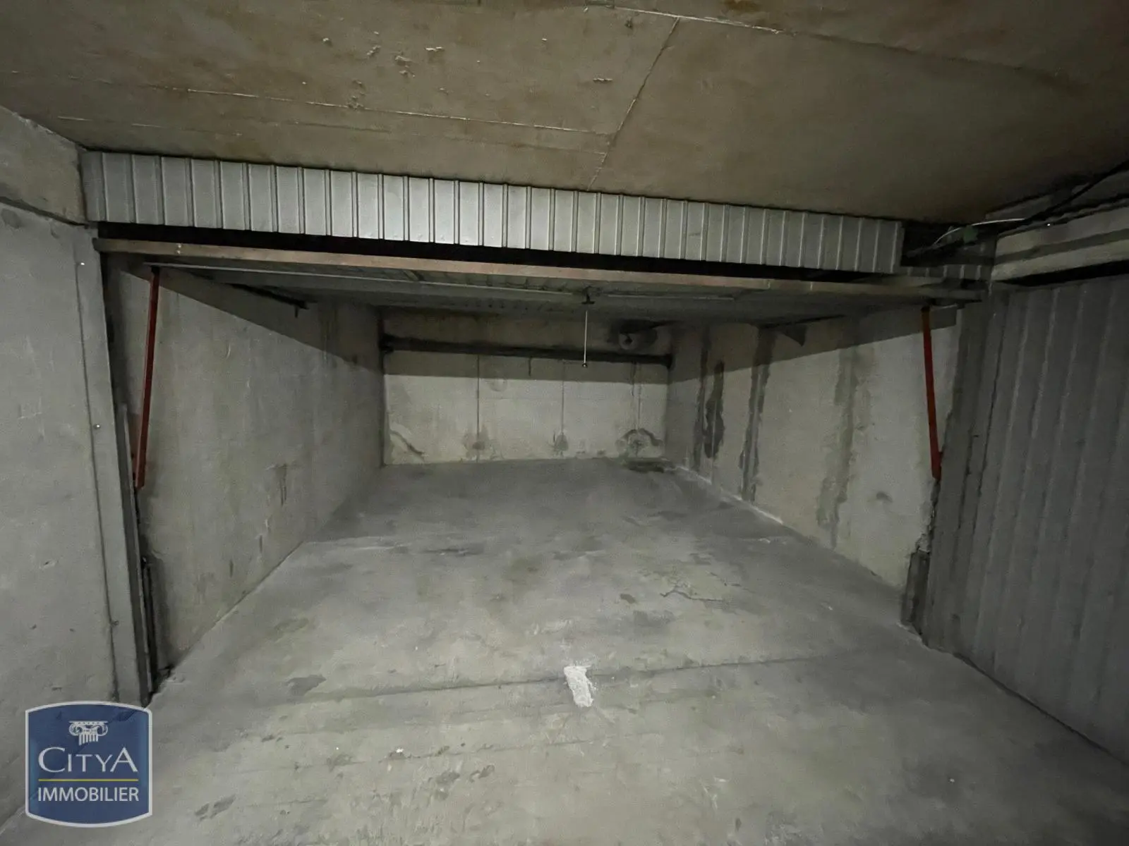 Photo 2 Parking