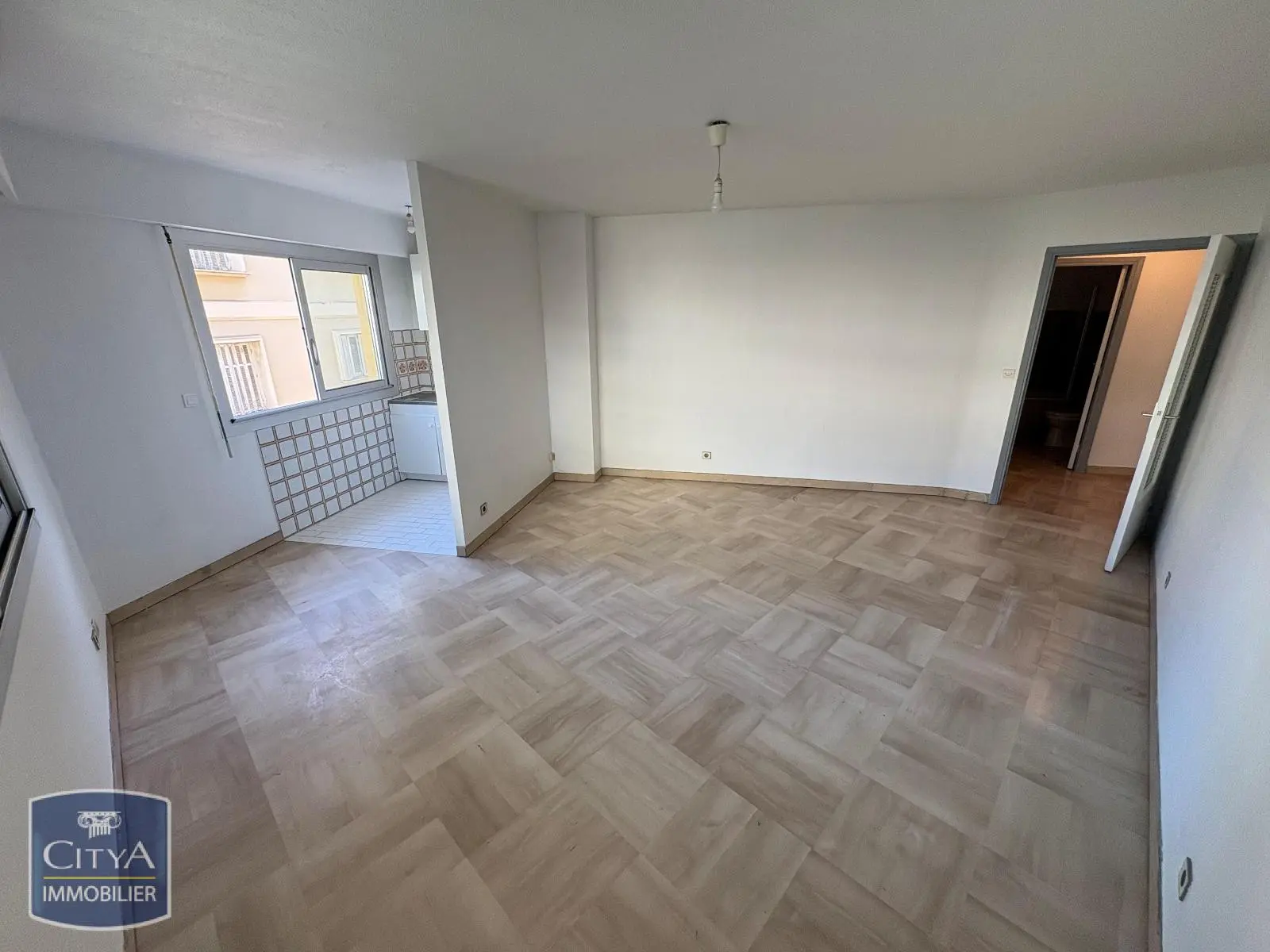 Photo 1 Appartement 1 pièce 33.78m²