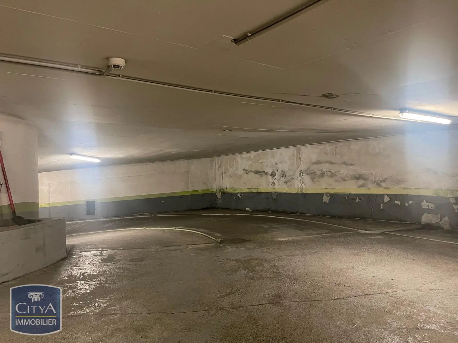 Photo 3 Parking
