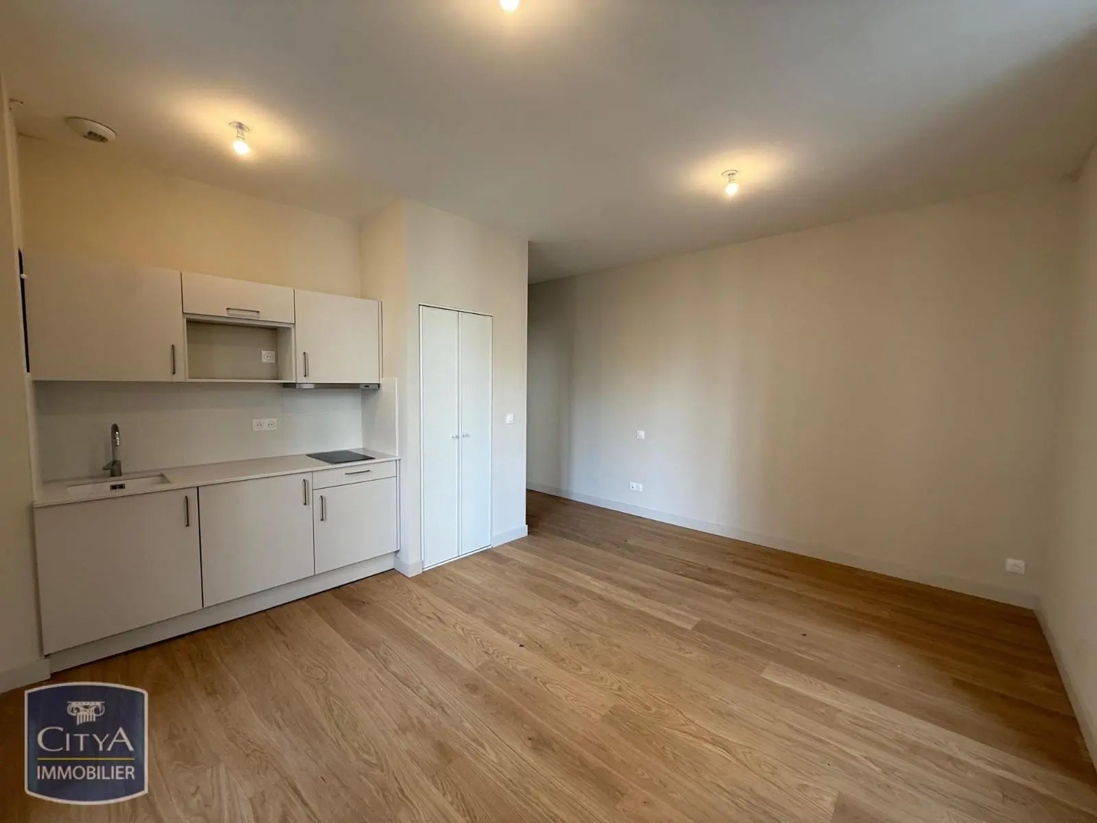 Photo 1 Appartement 1 pièce 27.8m²