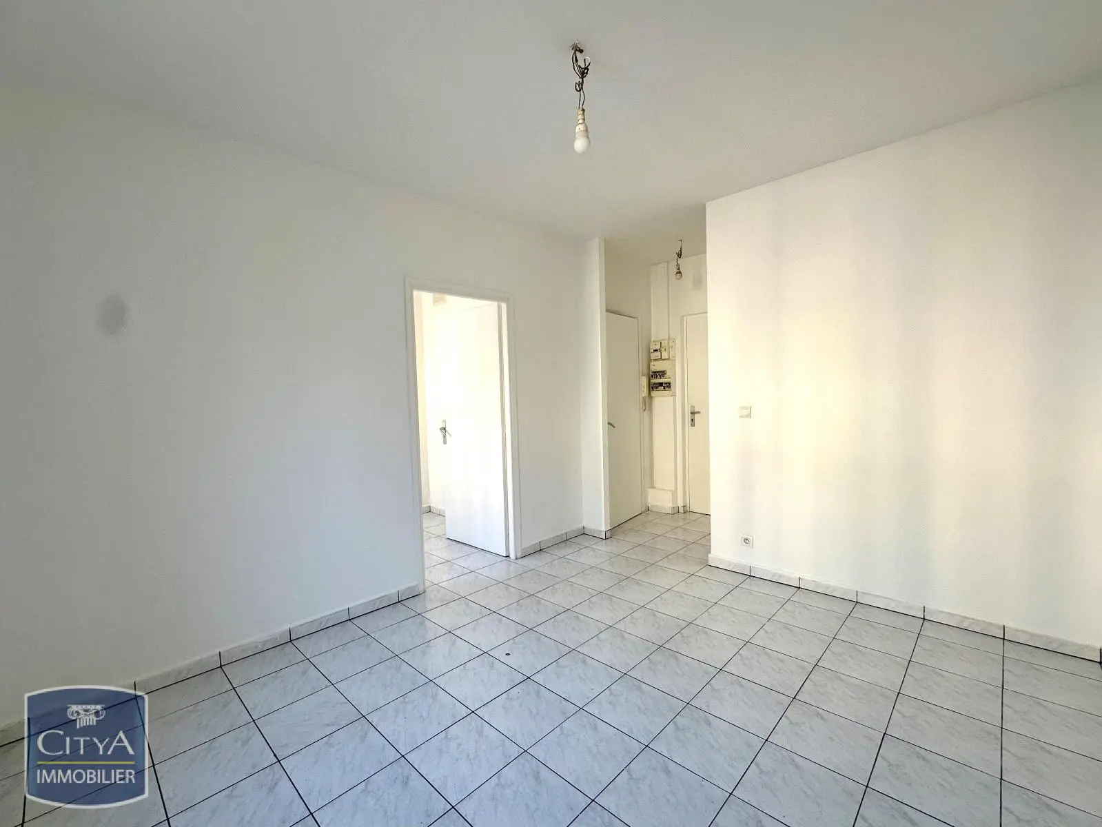 STUDIO CENTRE VILLE RUE DELILLE A LOUER
