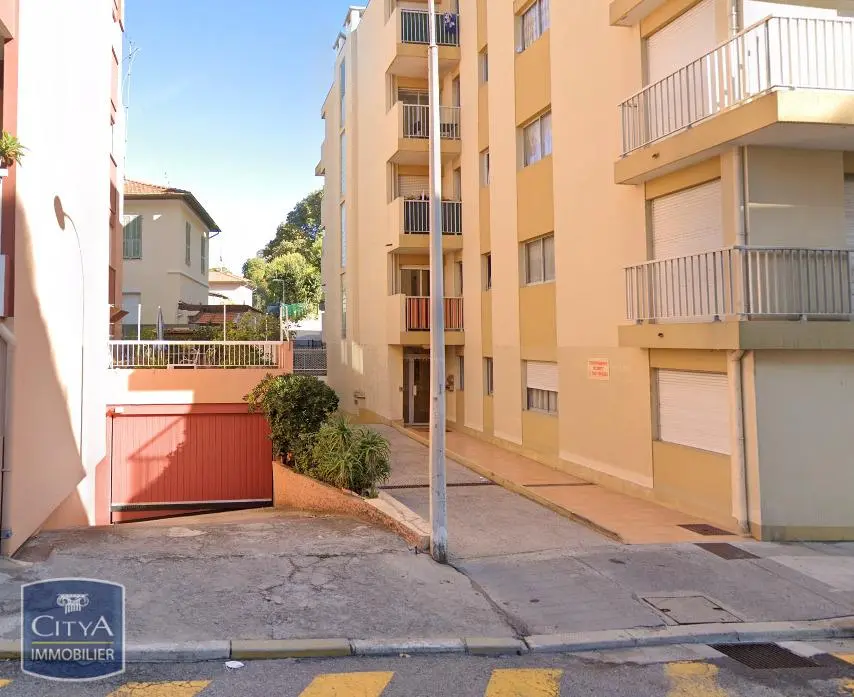 Photo 1 Parking