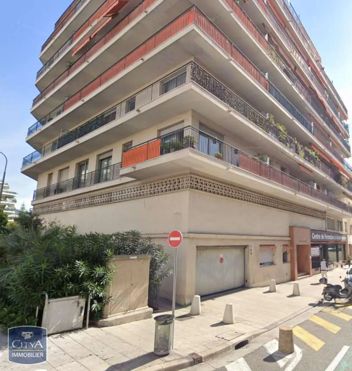 Photo 1 Parking