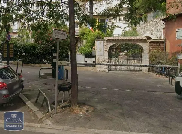 Photo 1 Parking