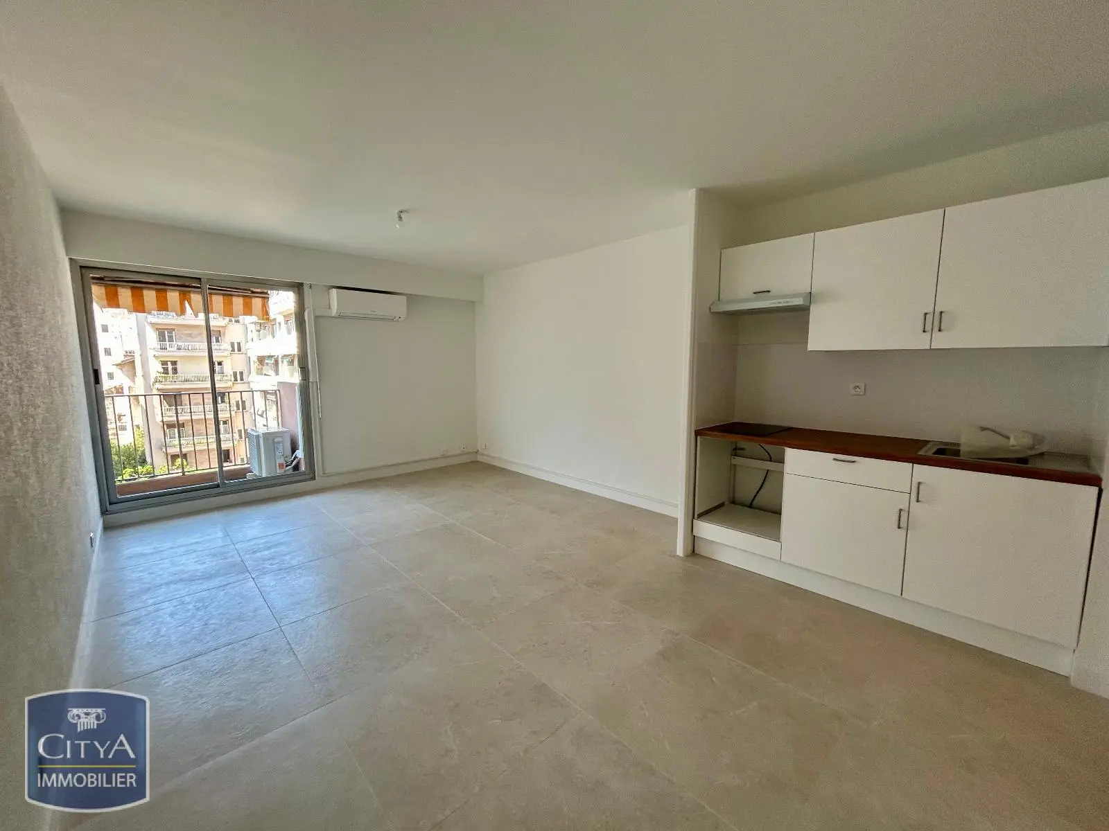 Photo 1 Appartement 1 pièce 26.88m²