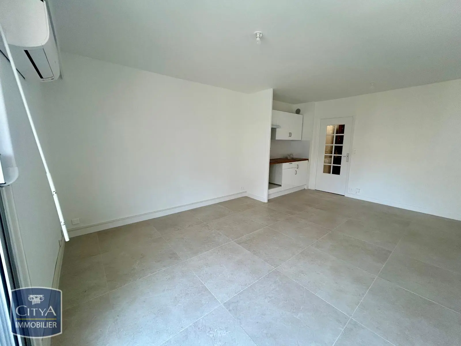 Photo 2 Appartement 1 pièce 26.88m²