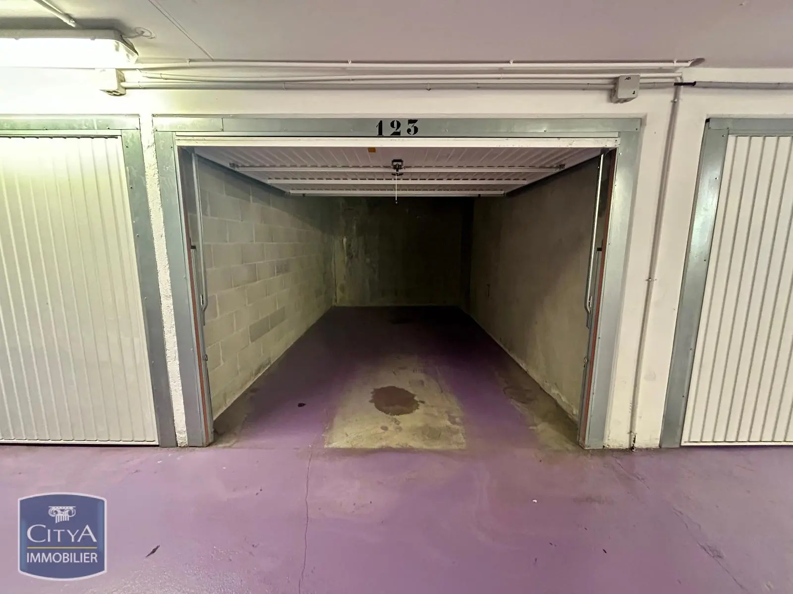 Photo 1 Parking