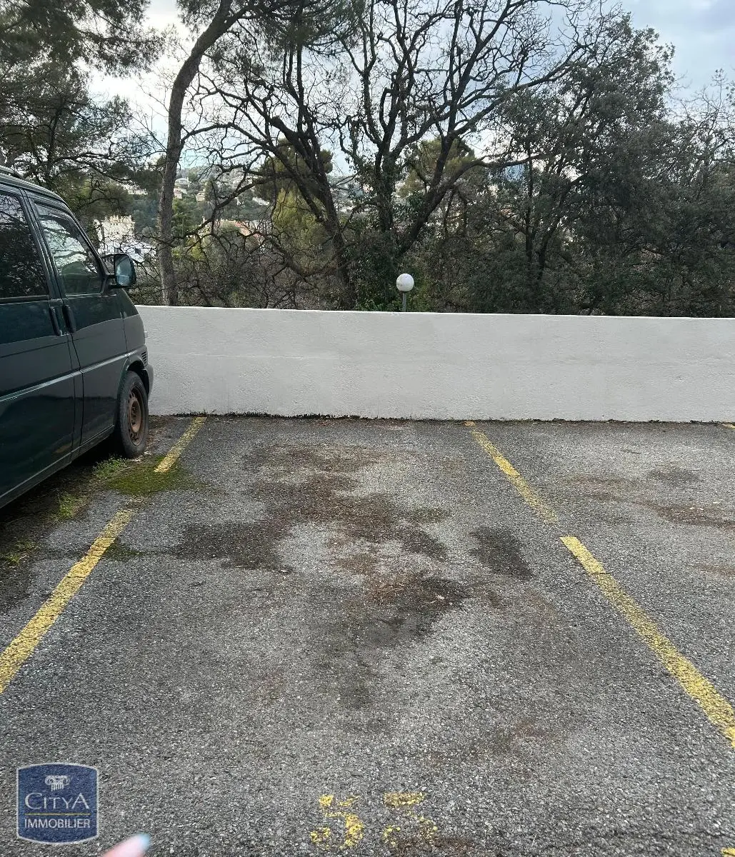 Photo 1 Parking
