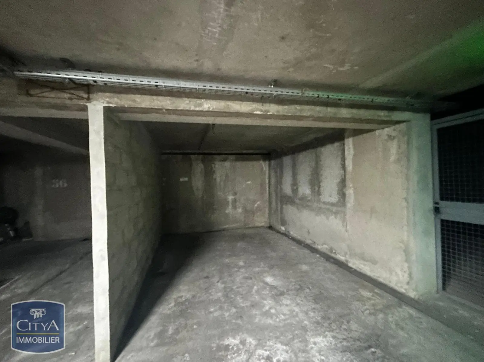 Photo 1 Parking