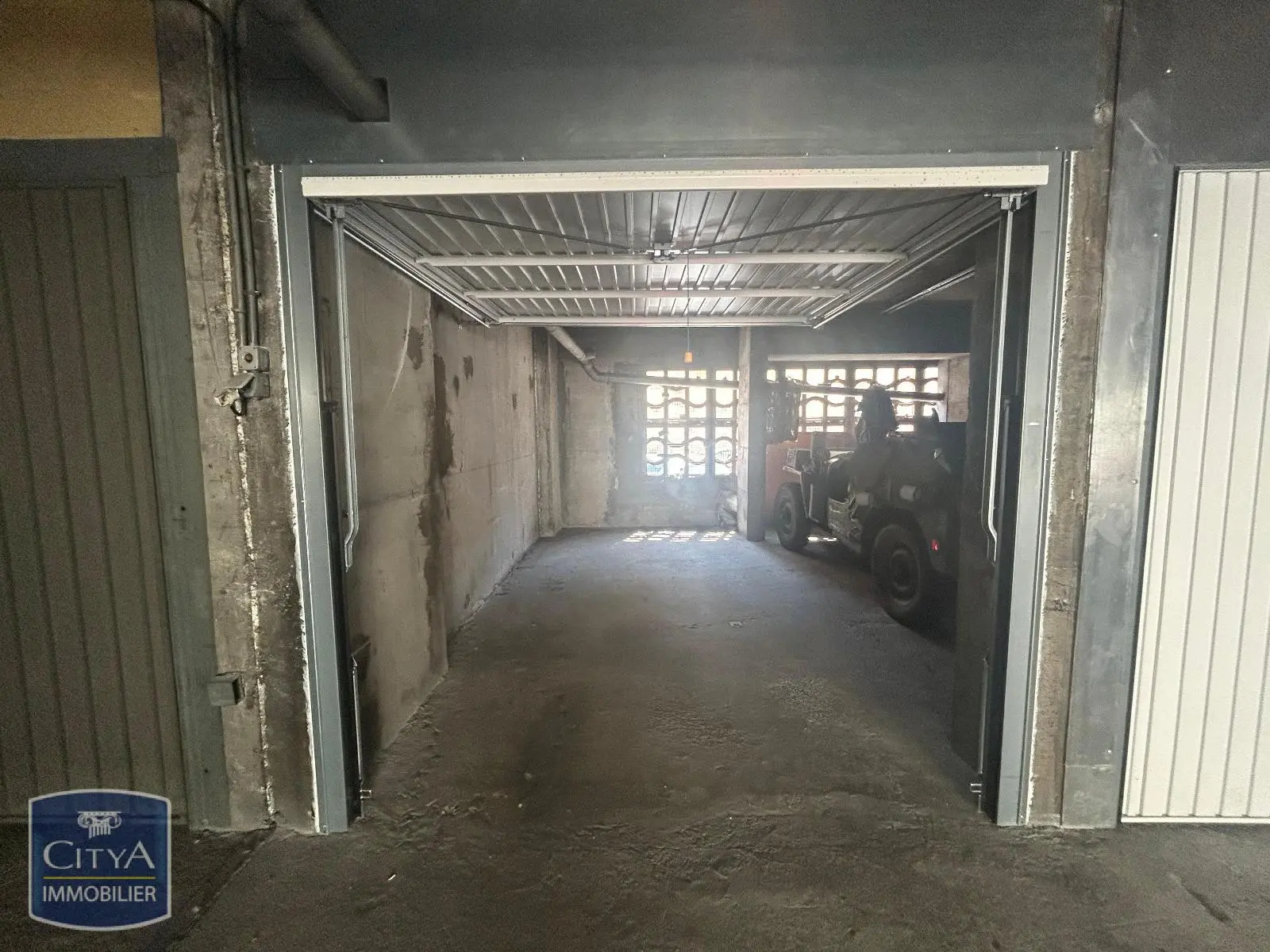Photo 1 Parking