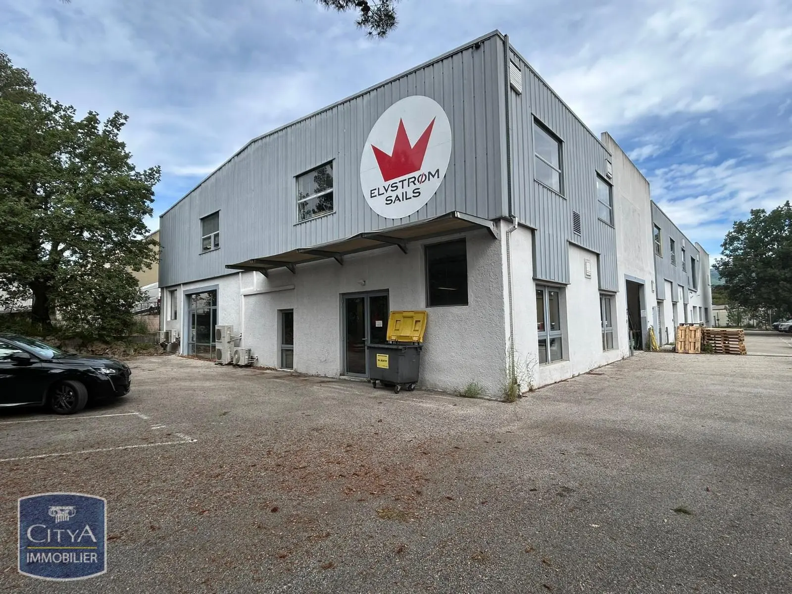 Photo 1 Local Commercial 560m²