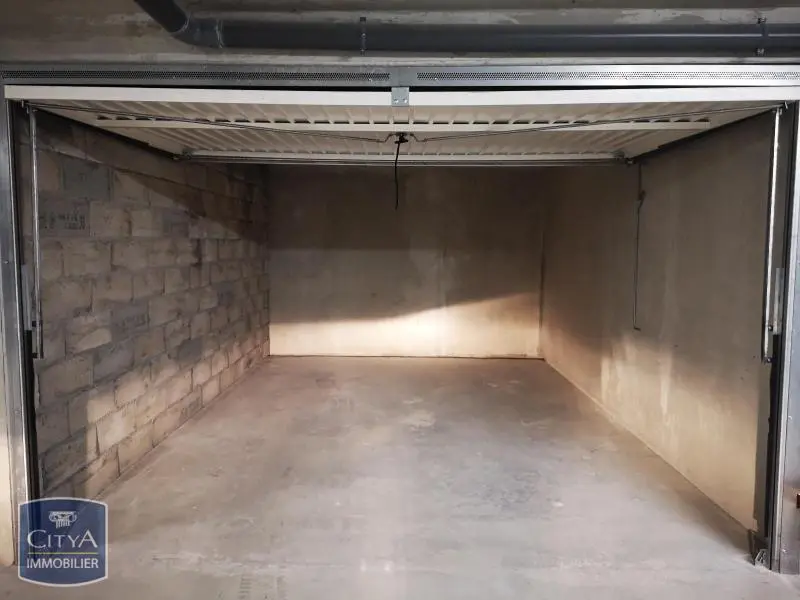 Photo 1 Parking