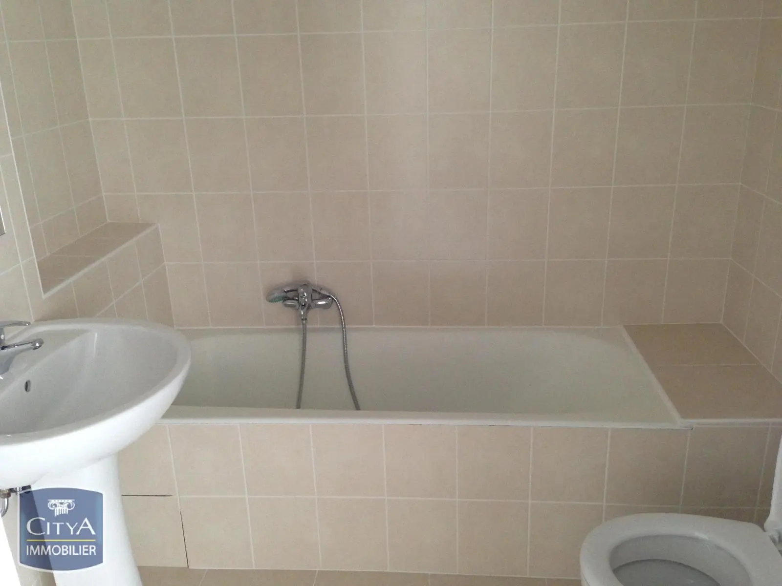 Photo 2 Appartement 1 pièce 27.48m²